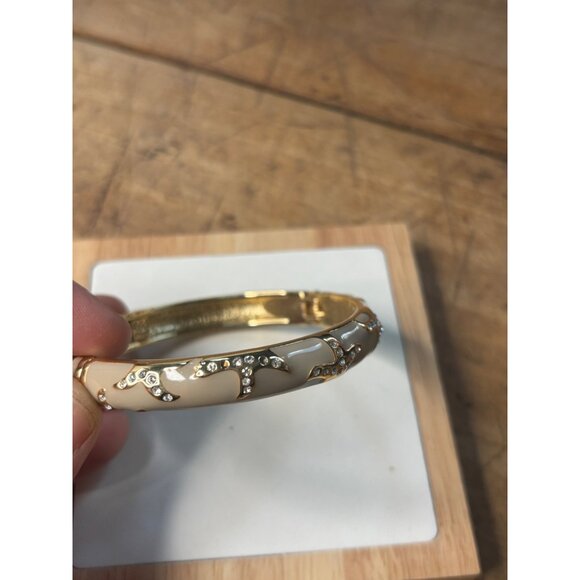 Joan Boyce signed Vintage  Gold-Tone & Cream Enamel Hinged Bangle With Rhineston - Picture 7 of 13
